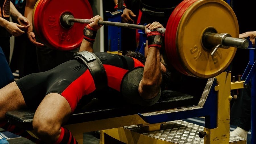 Strongman vs Powerlifting: Understanding the Differences